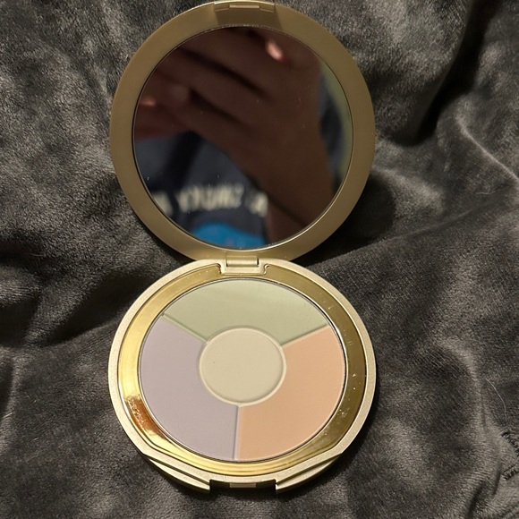 5/$50 🍁 Stila Color Correcting Concealer Palette - Picture 1 of 5